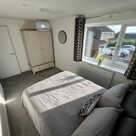 Modern, Two Double Bedroom House With Free Parking Chepstow Extérieur photo