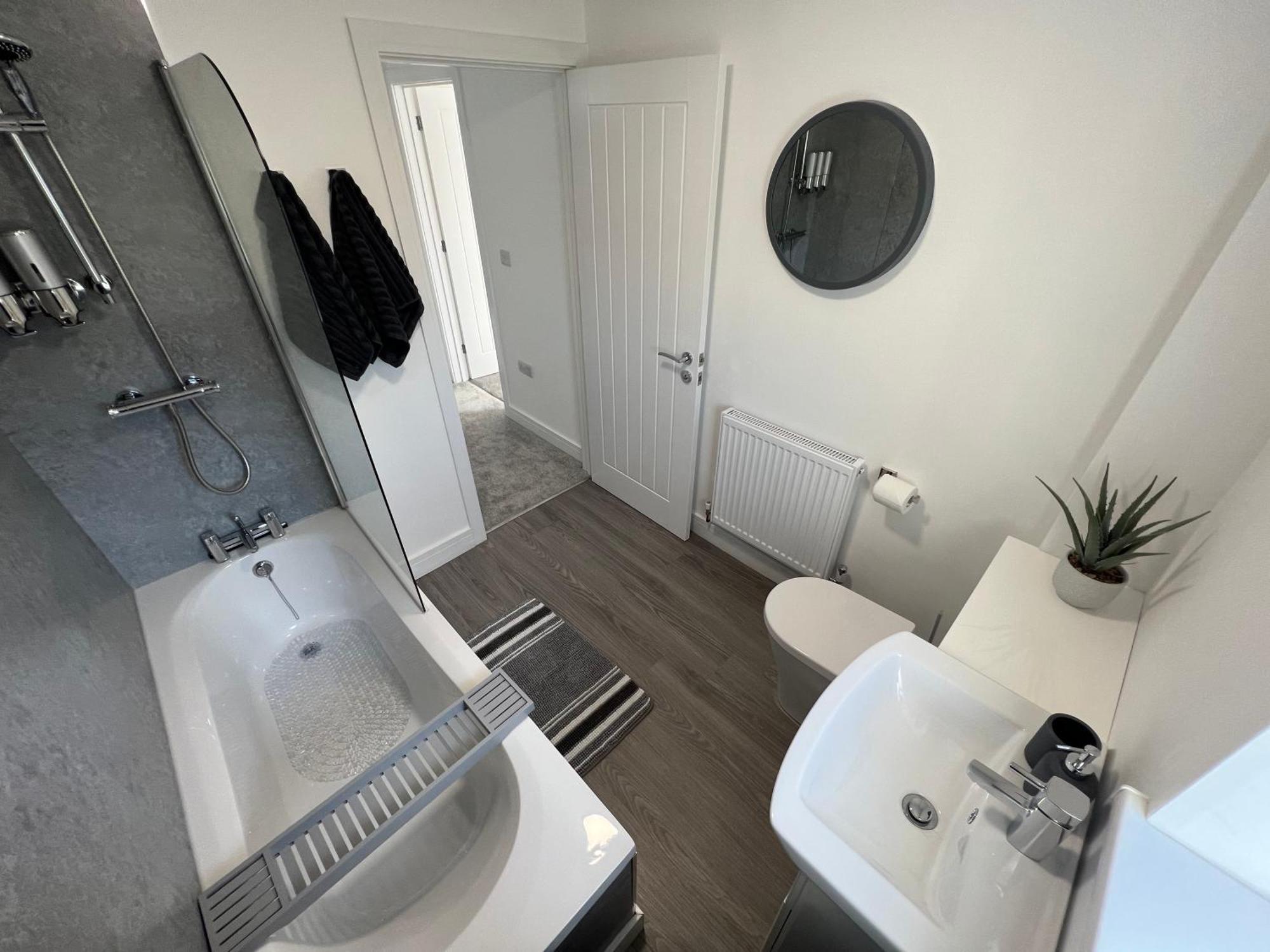 Modern, Two Double Bedroom House With Free Parking Chepstow Extérieur photo