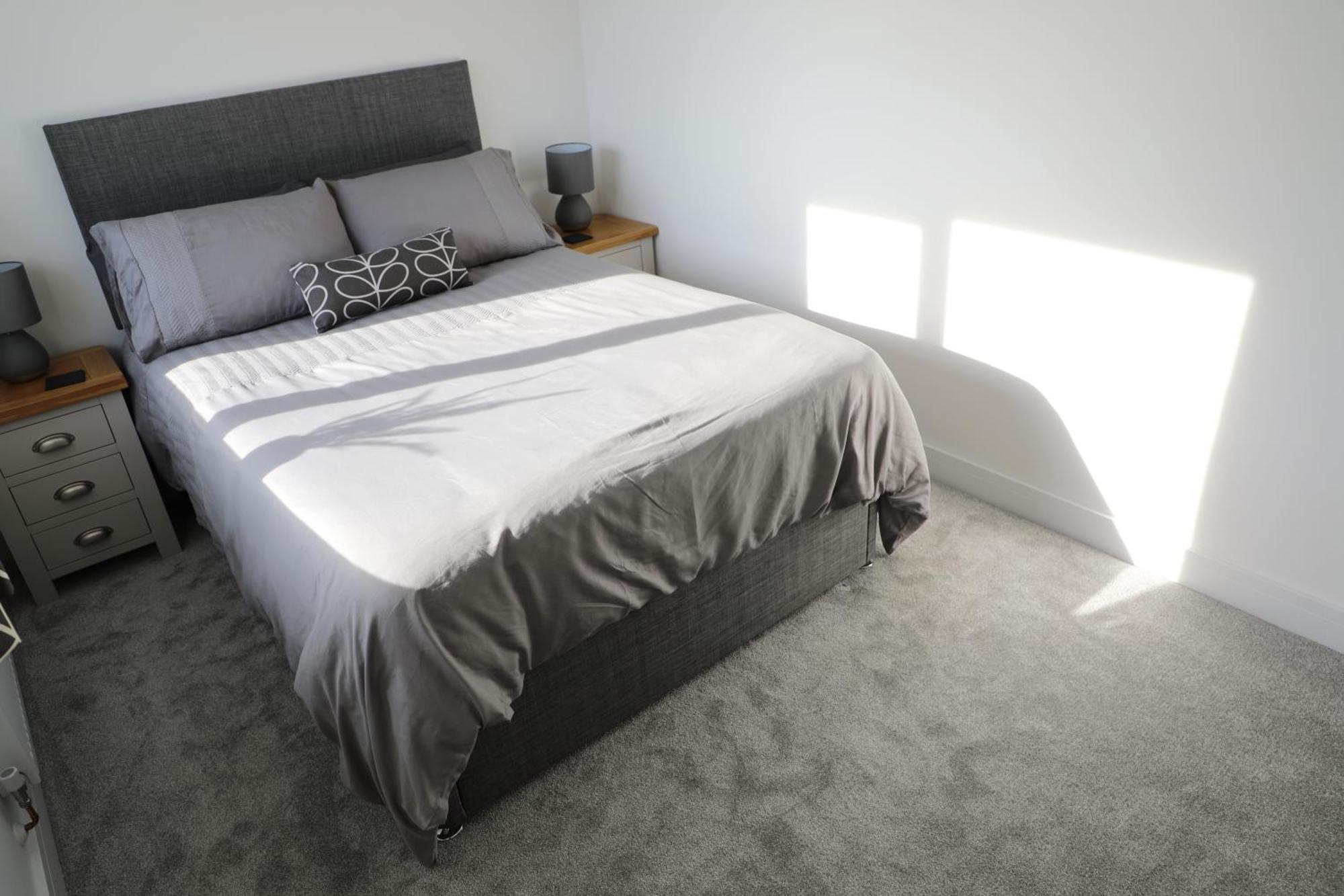 Modern, Two Double Bedroom House With Free Parking Chepstow Extérieur photo