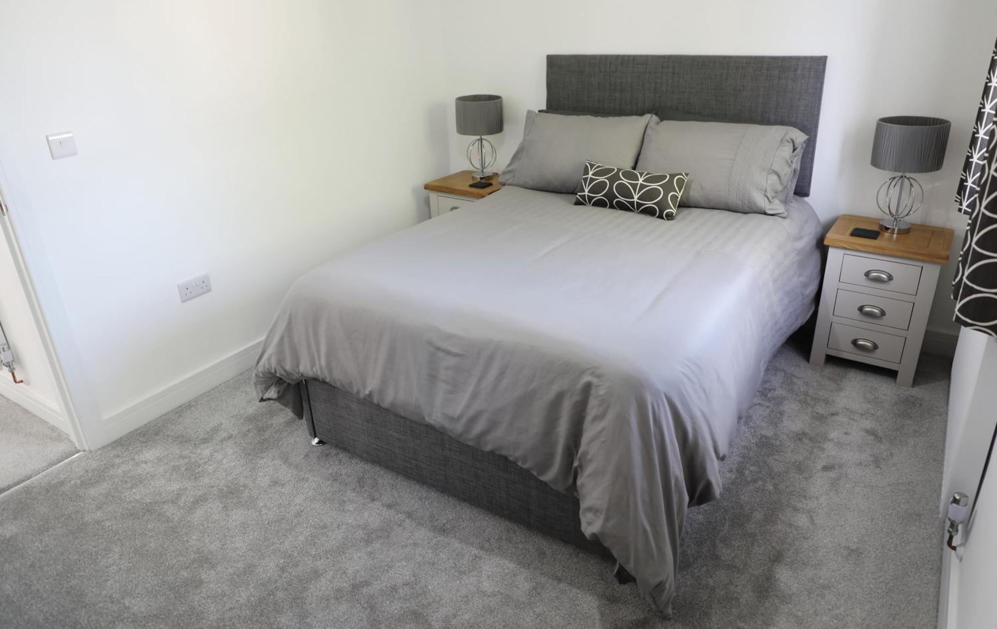 Modern, Two Double Bedroom House With Free Parking Chepstow Extérieur photo