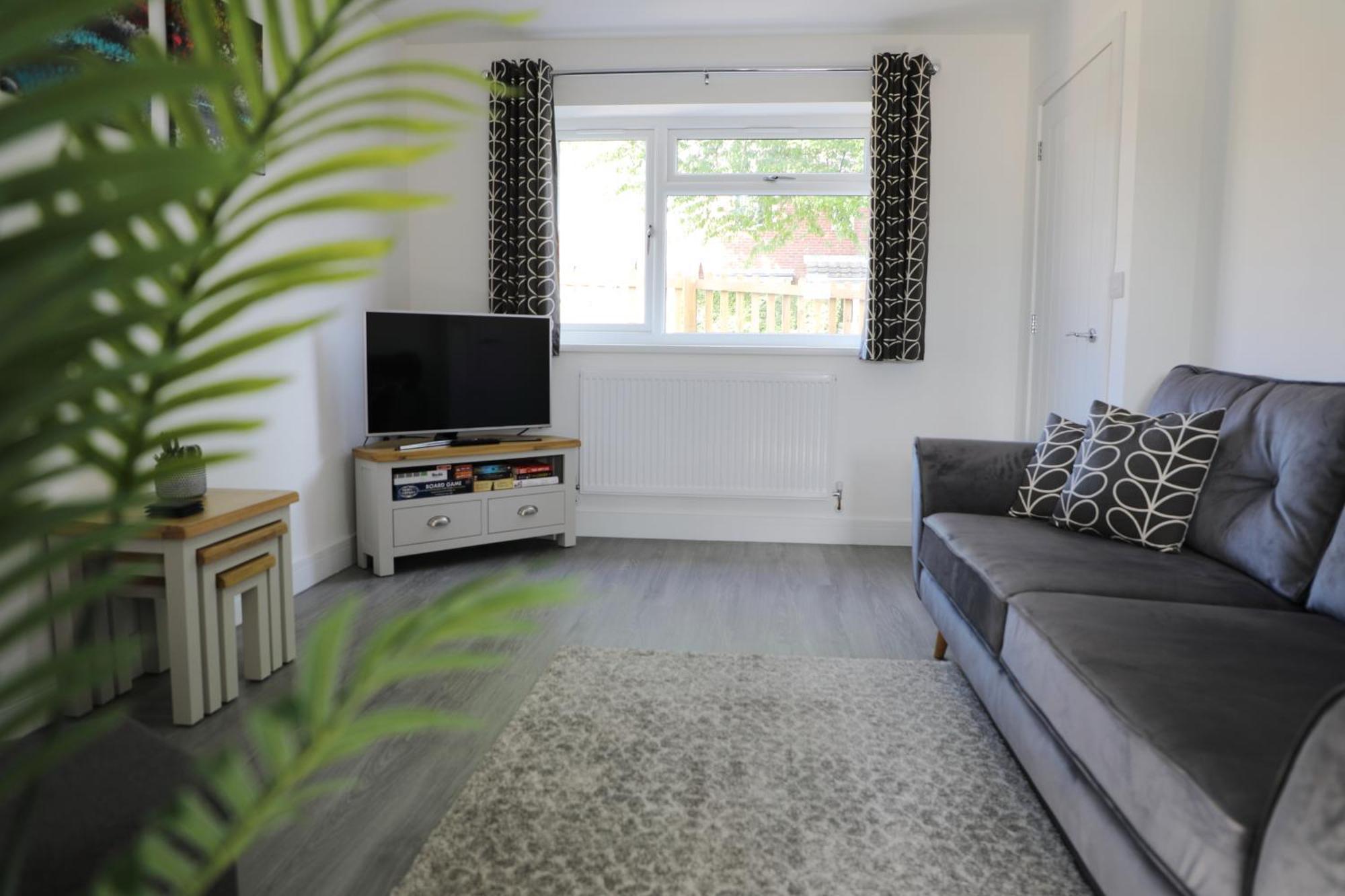 Modern, Two Double Bedroom House With Free Parking Chepstow Extérieur photo