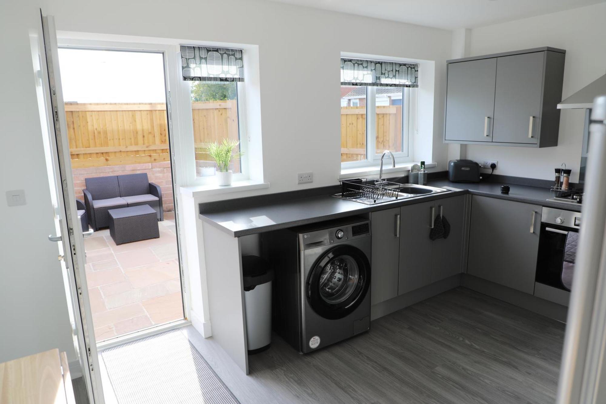 Modern, Two Double Bedroom House With Free Parking Chepstow Extérieur photo